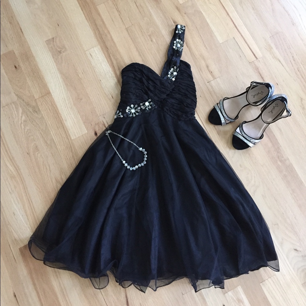 💖One-shoulder black dress✨
